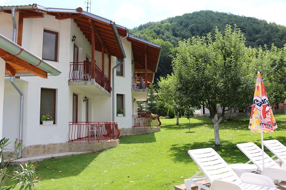 By The River Hotel Complex Balkanets  Extérieur photo