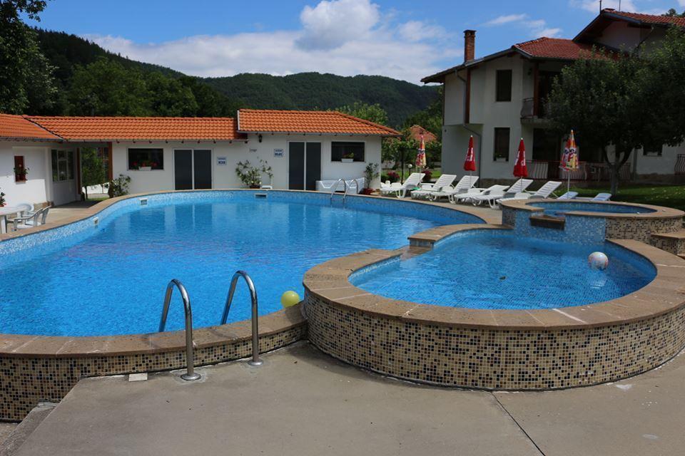 By The River Hotel Complex Balkanets  Extérieur photo