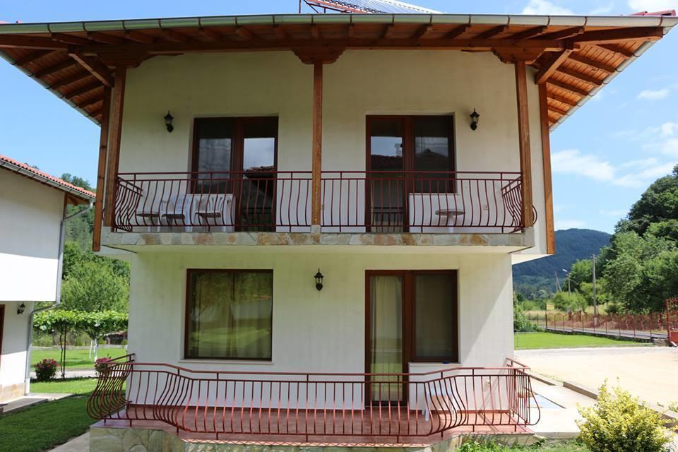 By The River Hotel Complex Balkanets  Extérieur photo