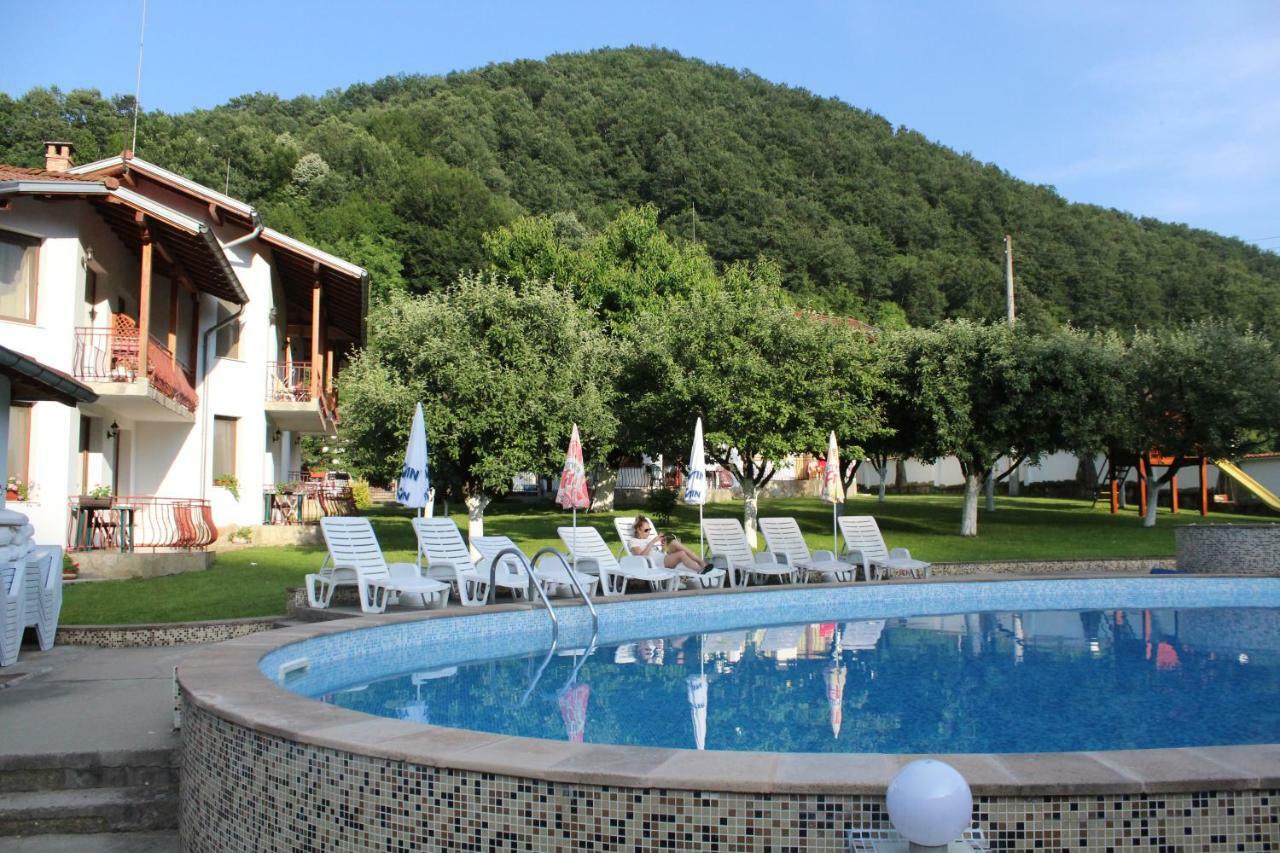 By The River Hotel Complex Balkanets  Extérieur photo