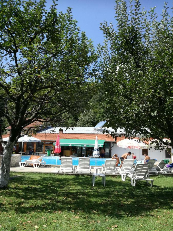 By The River Hotel Complex Balkanets  Extérieur photo