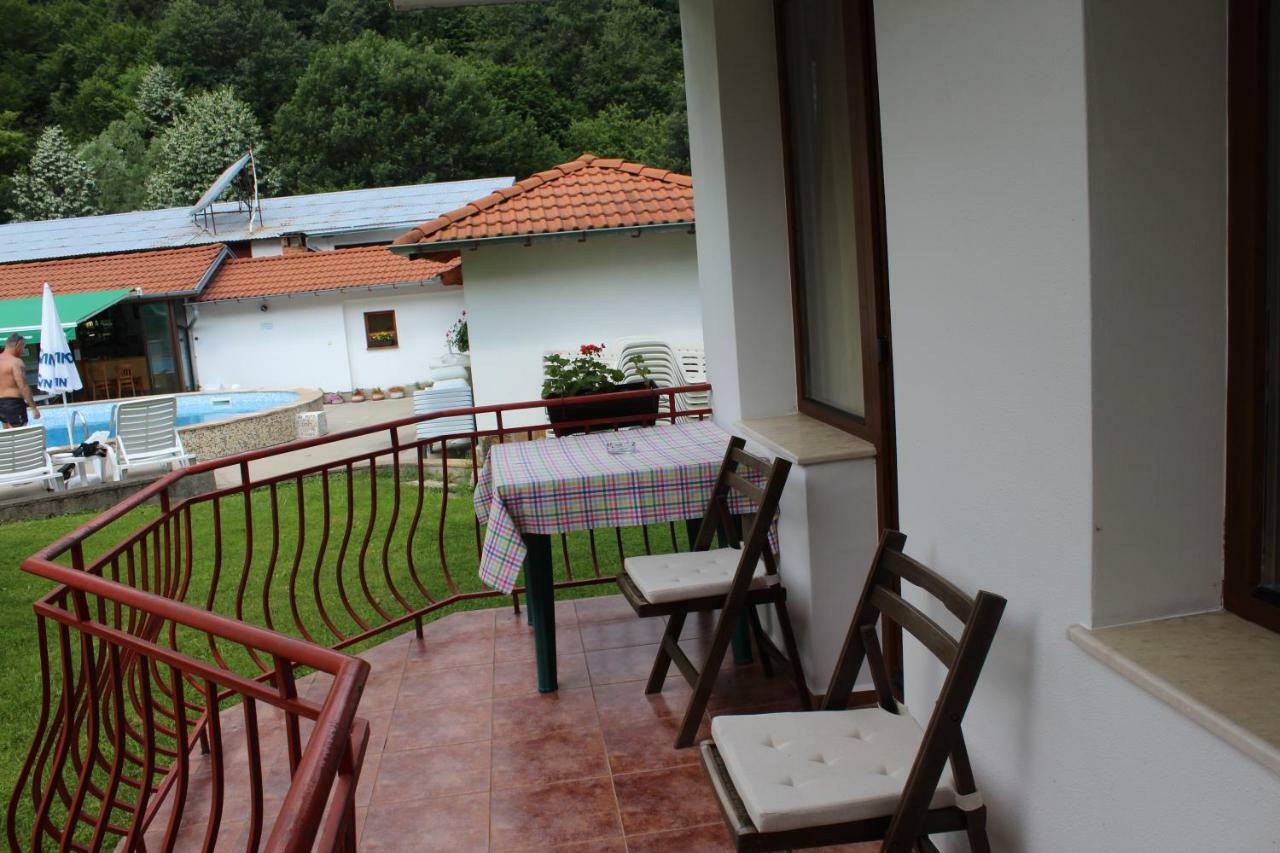By The River Hotel Complex Balkanets  Extérieur photo