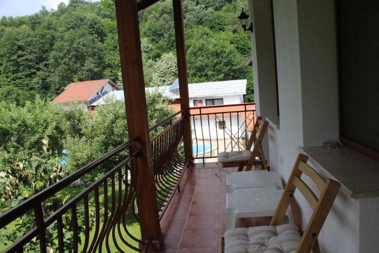 By The River Hotel Complex Balkanets  Extérieur photo