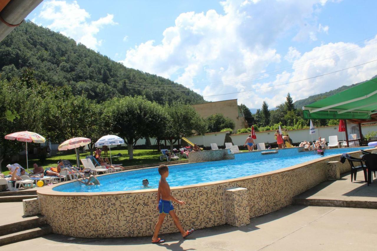 By The River Hotel Complex Balkanets  Extérieur photo